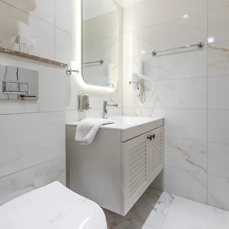 Hotel Demanor Adult Only