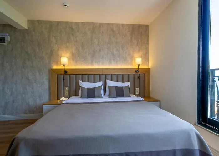 Demanor Adult Only Hotel *