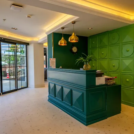 Hotel Demanor Adult Only
