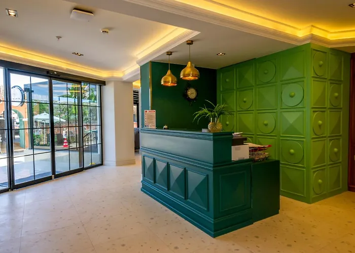 Hotel Demanor Adult Only